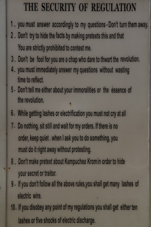"Regeln" im Tuol Sleng Foltergefängnis