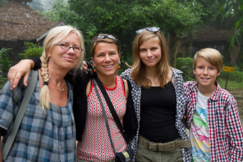 Bettina mit Mutter und Kids