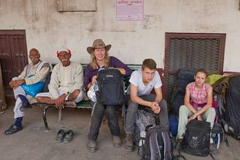 Auf dem Bahnhof von Varanasi